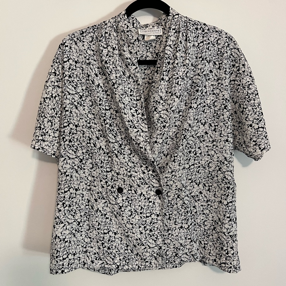 Vintage impressions size 14 black and white floral blouse